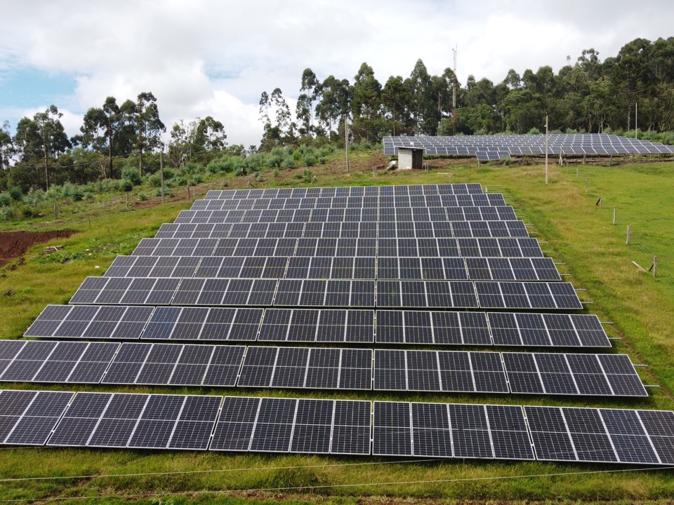 Usina solar em solo instalada pela Perfect Energia Solar, vista de drone