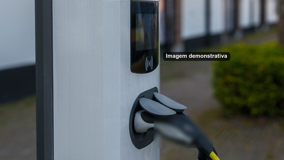 Imagem demonstrativa de carregador de carro elétrico